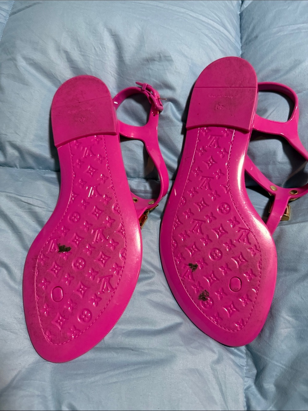 Louis Vuitton Hot Pink T-Strap Sandals with Gold Padlock. Worn one time. - Picture 2 of 4